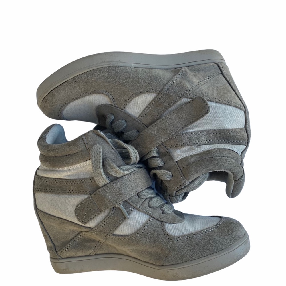 Xhilaration Beige Sneaker Wedges size 7